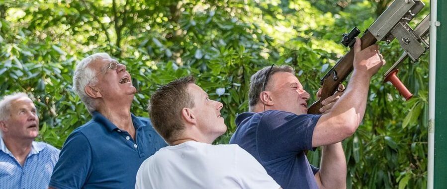 Vogelschieten op het schiereiland in de buurt van de barbecueplaats.